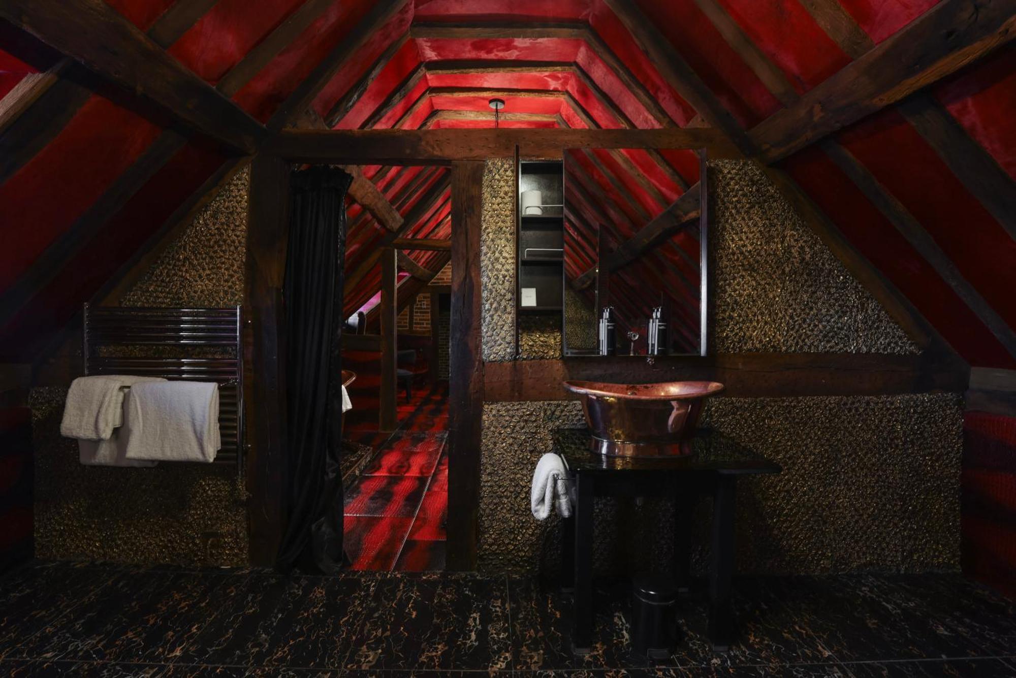 Crazy Bear Beaconsfield Otel Dış mekan fotoğraf