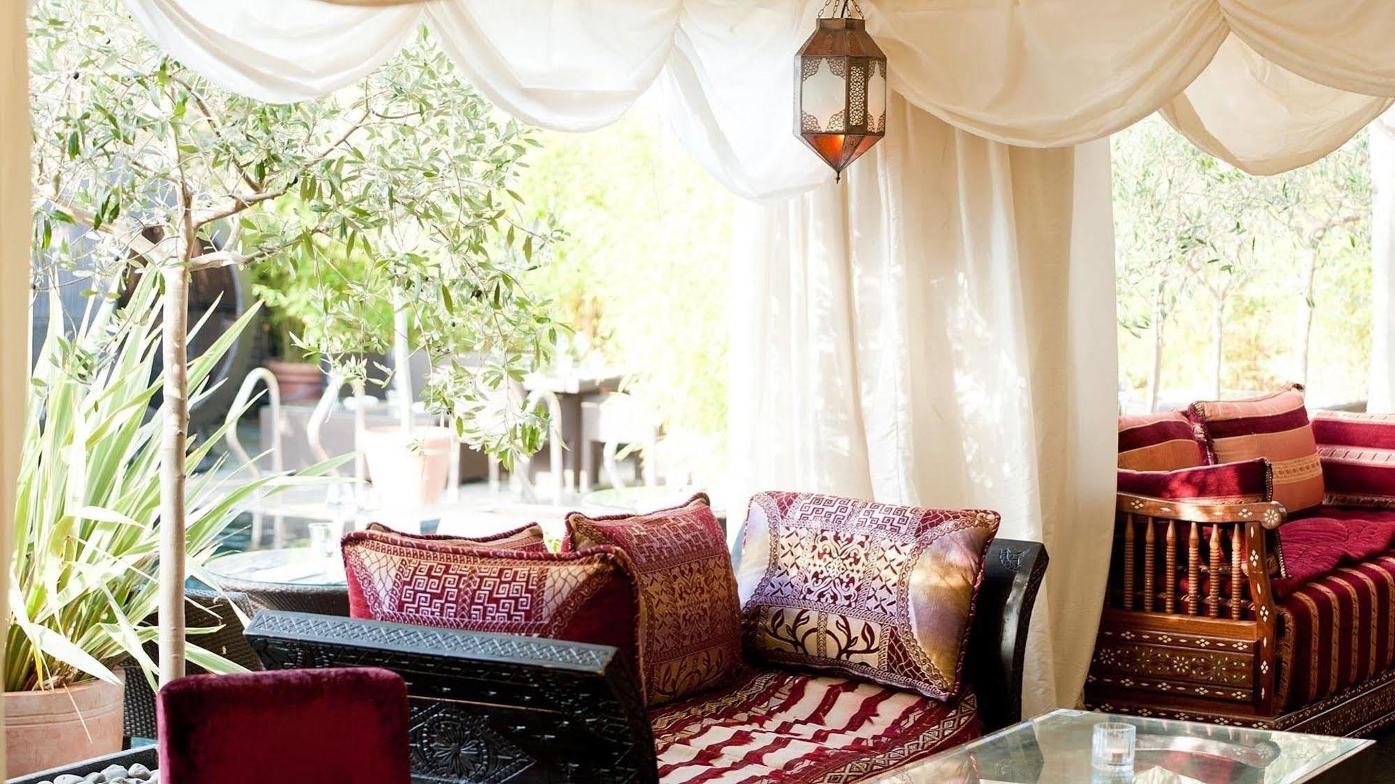 Crazy Bear Beaconsfield Otel Dış mekan fotoğraf A Moroccan interior
